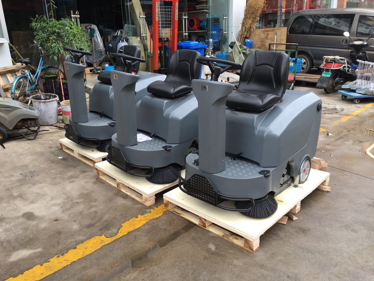 高美電動(dòng)掃地機(jī)，給人們帶來的無價(jià)的幸福