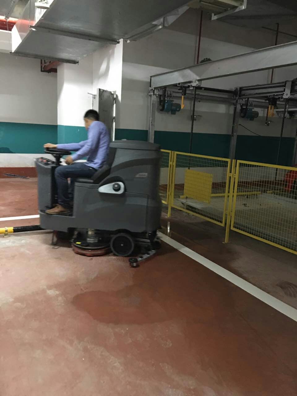 駕駛式洗地機(jī)出現(xiàn)故障有哪些原因，駕駛式洗地機(jī)該如何保養(yǎng)？