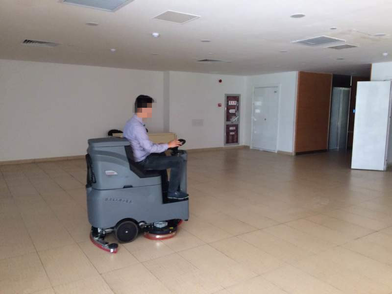 駕駛式洗地機(jī)在環(huán)境清潔中的獨(dú)具優(yōu)勢在哪里？