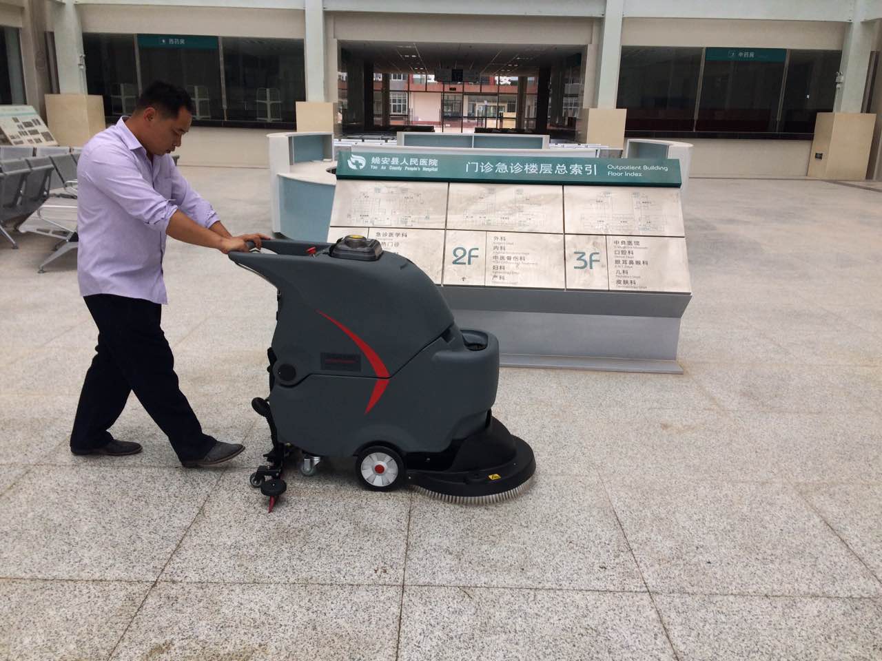 選擇洗地吸水機(jī)時應(yīng)考慮哪些因素？